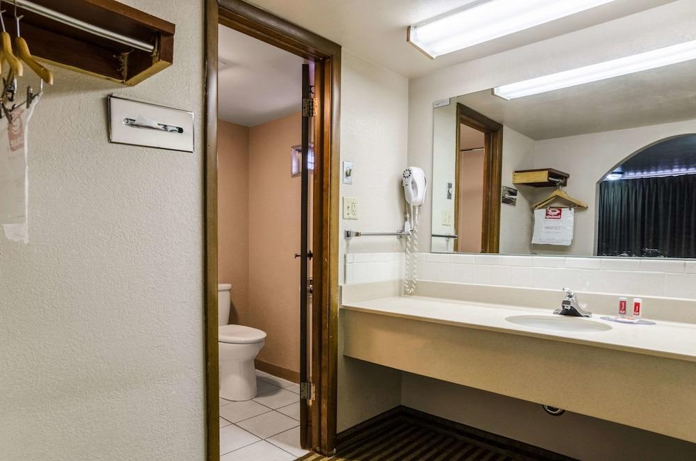 Econo Lodge Winfield Buitenkant foto