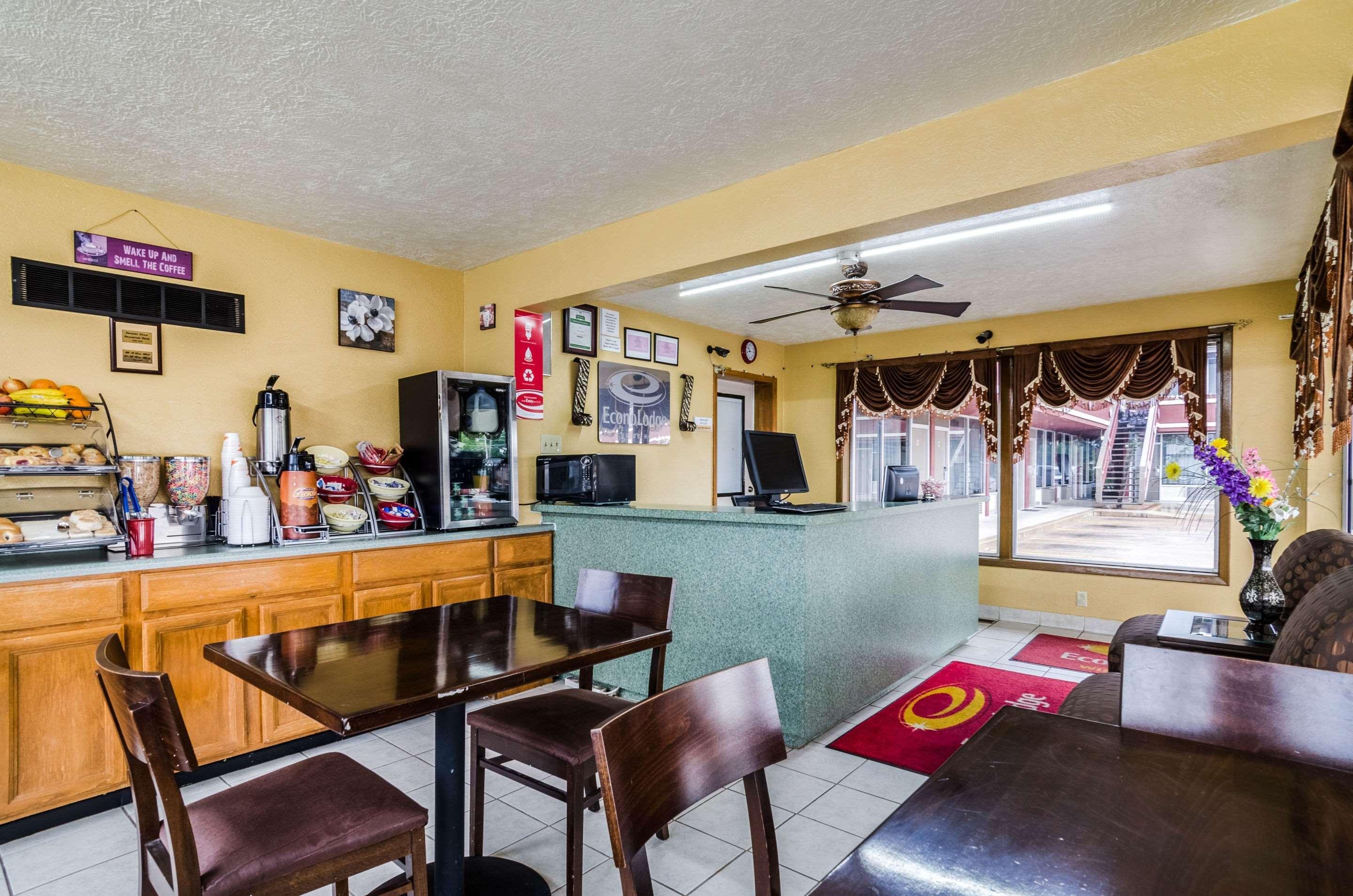 Econo Lodge Winfield Buitenkant foto