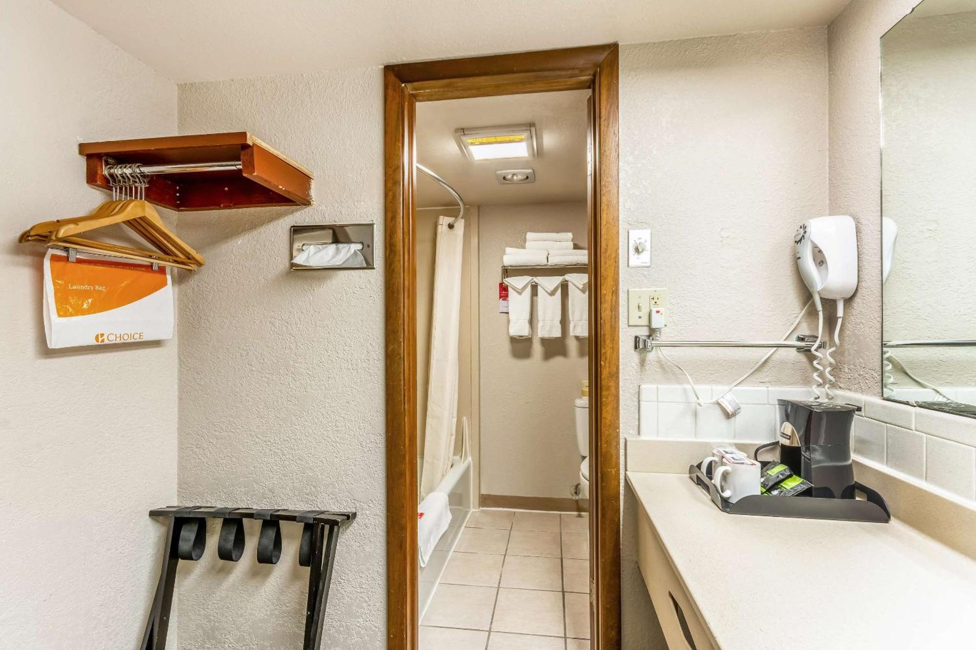 Econo Lodge Winfield Buitenkant foto